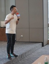 Jerry Yeh teaching